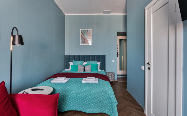 FullHouseApart dizaynerskaya chetyrekhmestnaya studiya na vokzal'noy ploshchadi Apartments