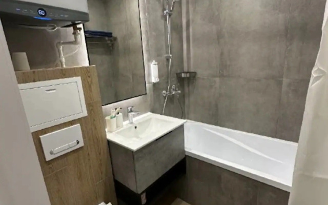 Krasivaya Studiya V Tsentre Flat