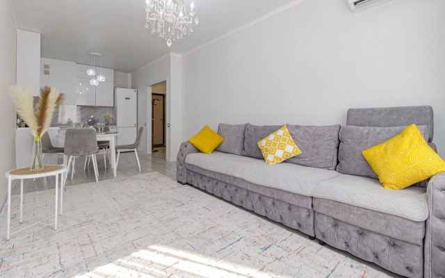Svetlye I Uyutnye Ryadom S Dostoprimechatelnostyami Apartments