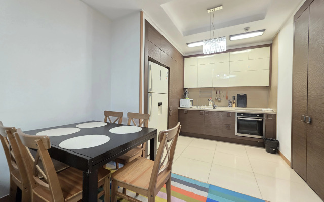 V Khayville Ryadom s Posolstvom Ssha Apartment