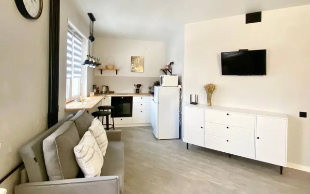 Квартира Современная Студия в Спальном Районе