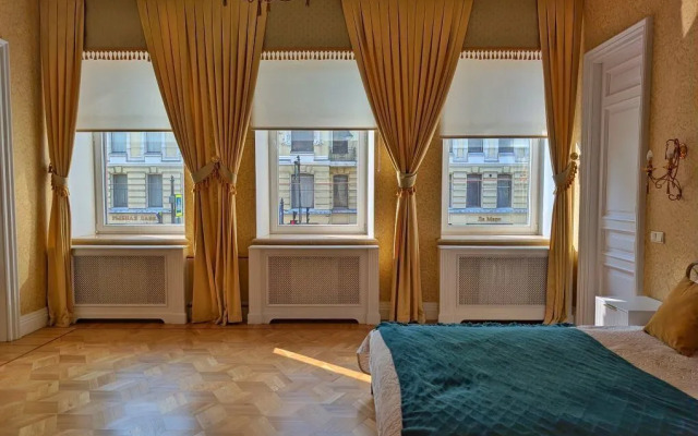 Na Suvorovskom Prospekte 51 Flat