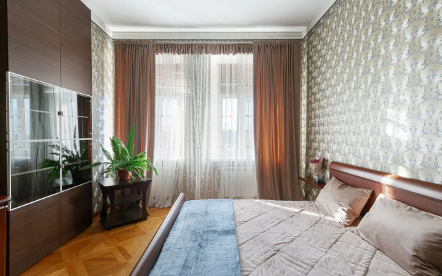 V Tsentre Sankt-Peterburga Flat