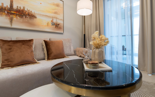 Apartment Keyrock Living: Exclusive Luxury at Aykon Tower