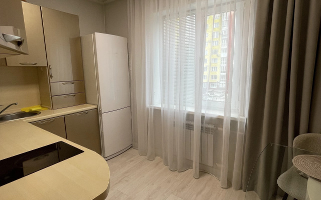 Na Bulvare Entuziastov 9 Flat