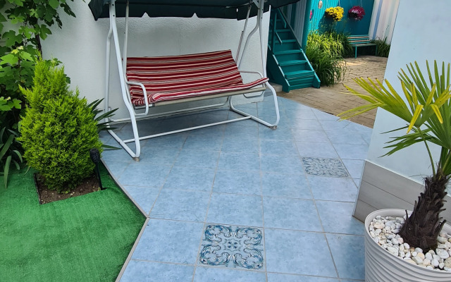Uyut Loo Guest House