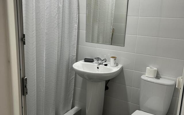 Dvukhmestny S Balkonom I Vannoy Komnatoy Apartment