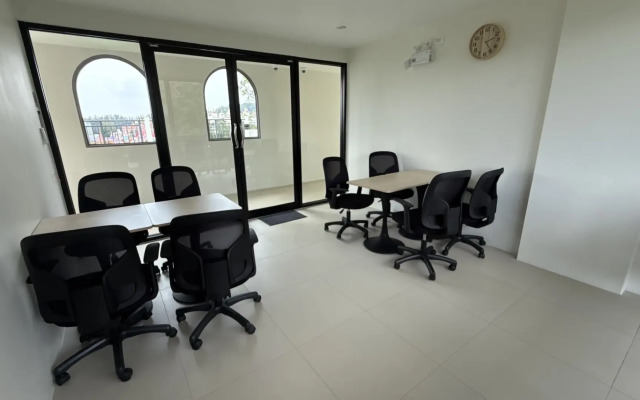 Milaya s Basseynom Ryadom s Morem Flat