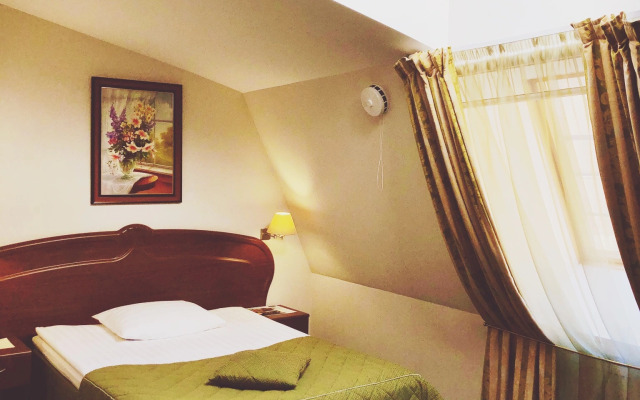 Отель Cronwell Inn Стремянная