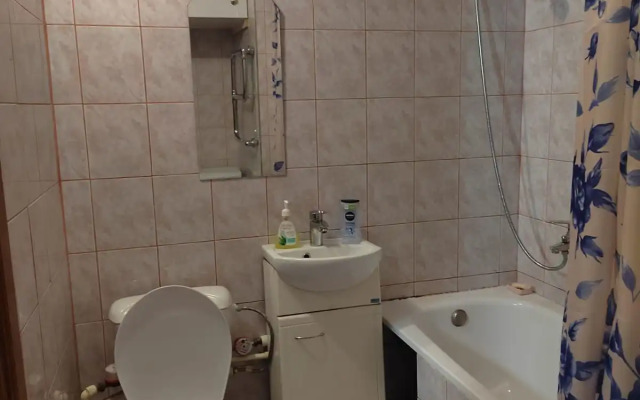 UYUT Na Ulitse Bratiev Kadomtsevyih Apartments