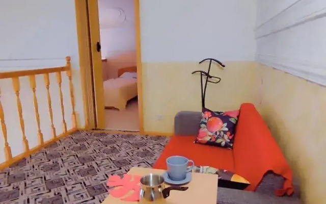 Квартира с балконом, вид на Неву и Петропавловскую крепость