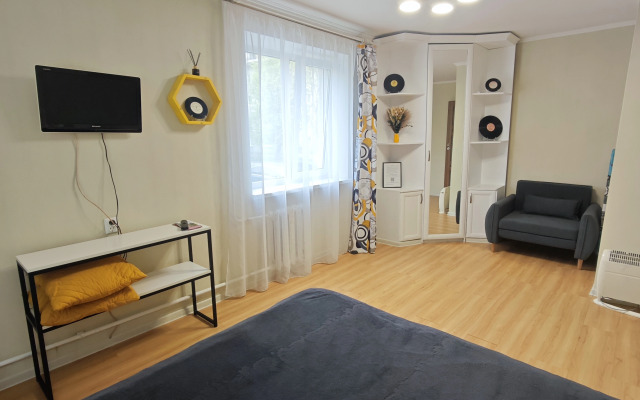 Uyutnoe mesto u Rybnoj derevni Flat