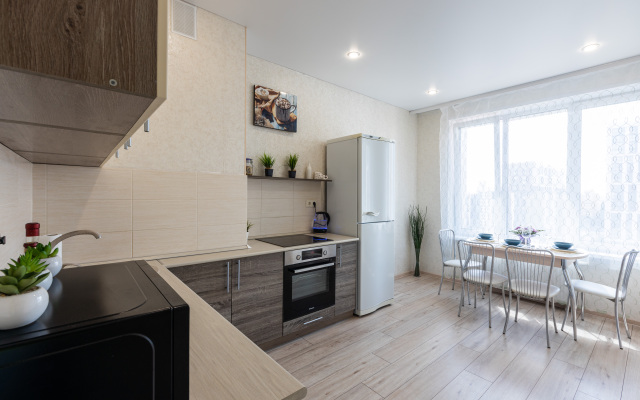 Sutkiufa Na Ulitse Entuziastov Apartments