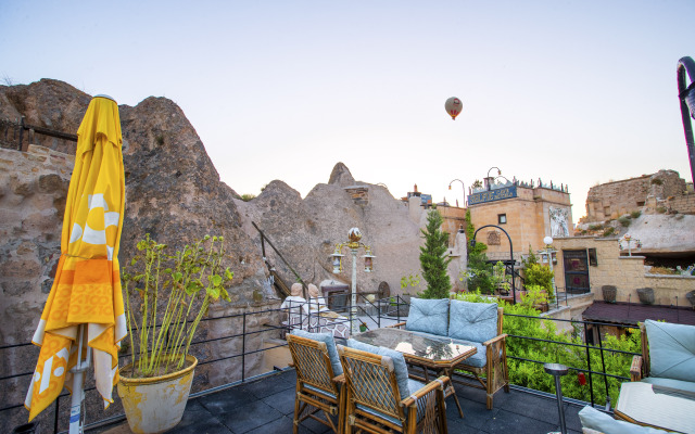 Cappadocia Fairy Chimneys Selfie Cave Hotel