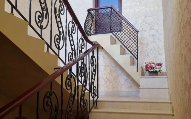 Loran Guest house