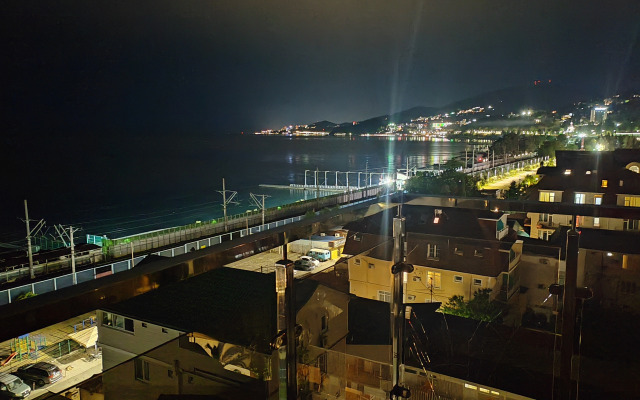 Uyutnaya Yevro-Dvushka U Morya S Panoramnym Vidom