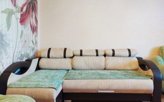 Prostornaya Na Oktyabryskom Prospekte Flat