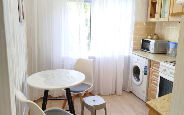 2-Kh Komnatnaya Blizko K Tsentru Flat