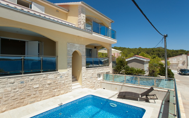 Cintro Apartments