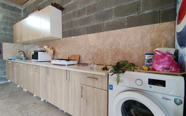 V Alakhadzy Guest house