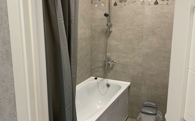 Svetlaya I Uyutnaya Studiya V ZhK Stary Tsentr Apartments