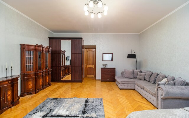 3 Spalni U Nekrasovskogo Sada Apartments