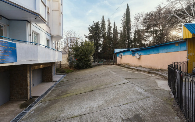 Pyatikomnatnaya V Tsentre Yalty Flat