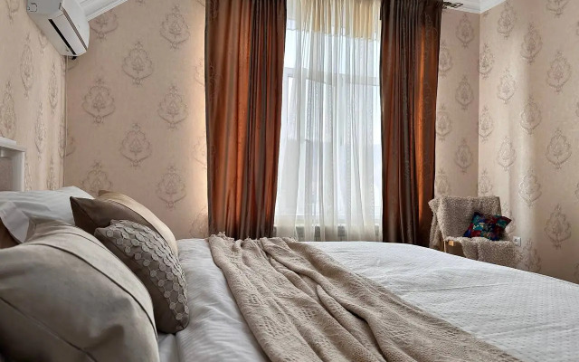Penthouse Apartment on Batyraya