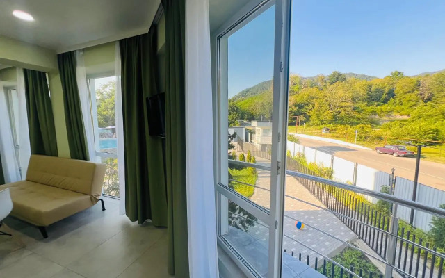 Studiya S Balkonom I Basseynom Na Territorii Apartments