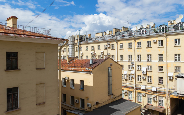 Nevskiy Avenue 32-34 Apartments