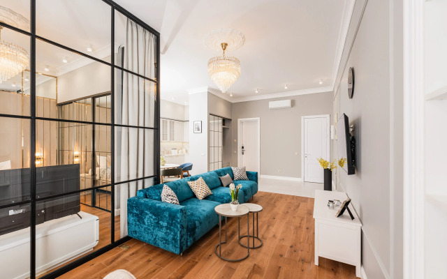 Апартаменты с видом на Невский проспект