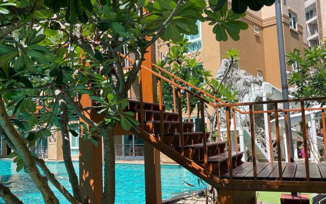 Atlantis Condo 2 bedrooms Attic Apartments
