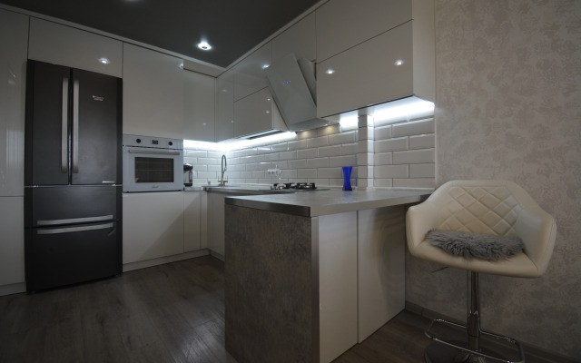 Квартира трёхкомнатная с двумя уборными лифтом и балконом