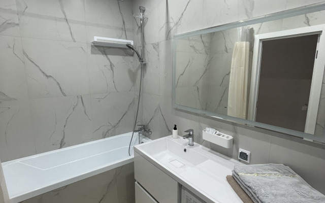 Yasny Bereg 33 (9 Etazh) Flat