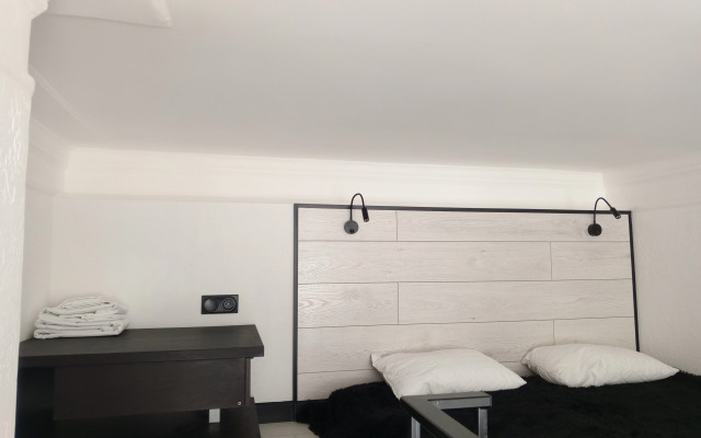 Стильная Студия с Антресолью в Историческом Центре