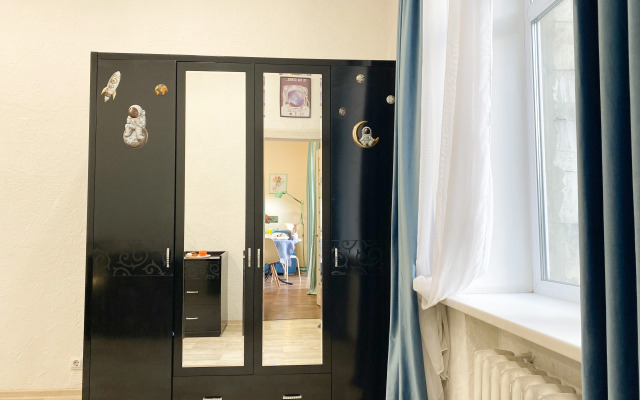 Апартаменты Счастье жить в центре Севастополя с балкончиком