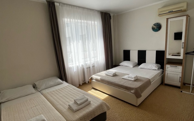 Na Pontiyskoy 16 Guest House