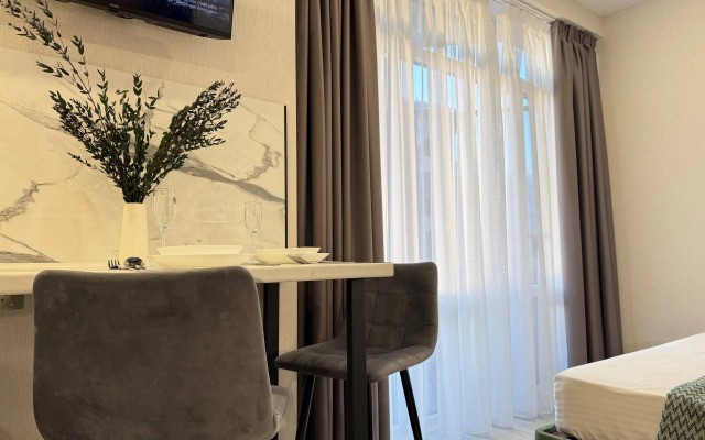 Апартаменты с балконом. 3 минуты до пляжа. Для четверых гостей.