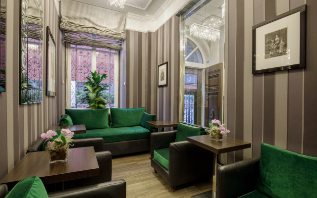 Отель Royal Court