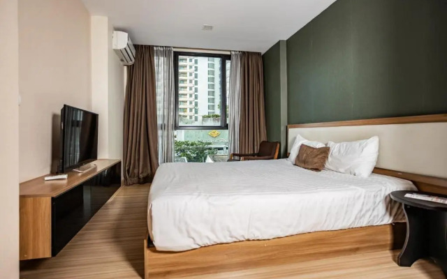Отель Ramada by Wyndham Bangkok Ten Ekamai Residences