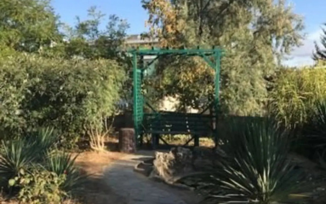 Апартаменты На Базе Отдыха Любоморье