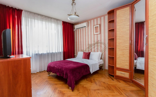 Na Ulitse Industrialnaya 15/1 Flat