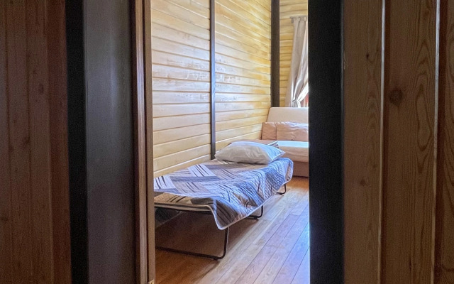 Chastny Kottedzh u reki Private house