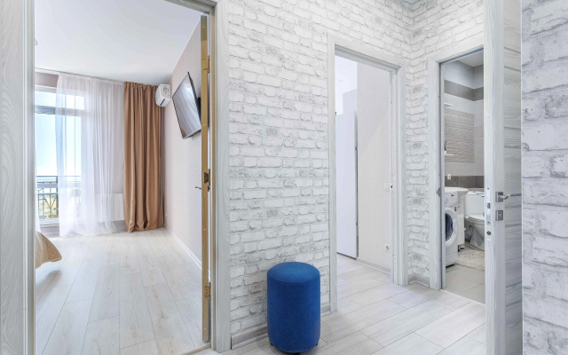 Квартира с Балконом и Шикарным Видом на Море от Home Group
