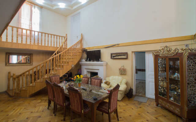 Rezo's Ranch Guest House