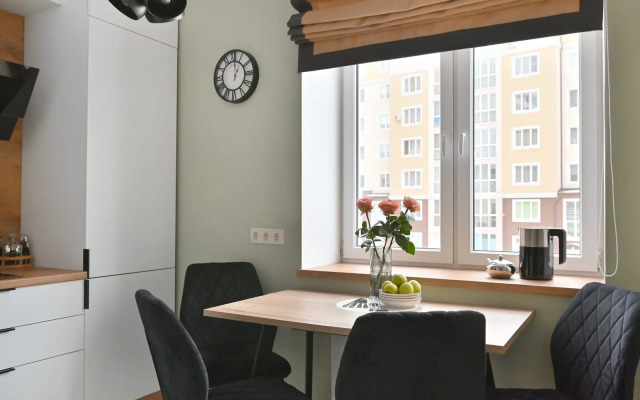 Baltiyskiy briz: tri komnaty u morya Flat