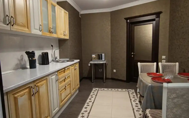 Квартира Уютная Трешка Шогенцукова 33