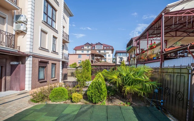 More Rooms na Marsovom Apartment