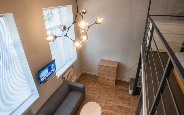 Sovremennaya studiya v tsentre goroda Flat