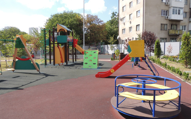 Umnaya S Alisoy Na Tsvetnike Flat